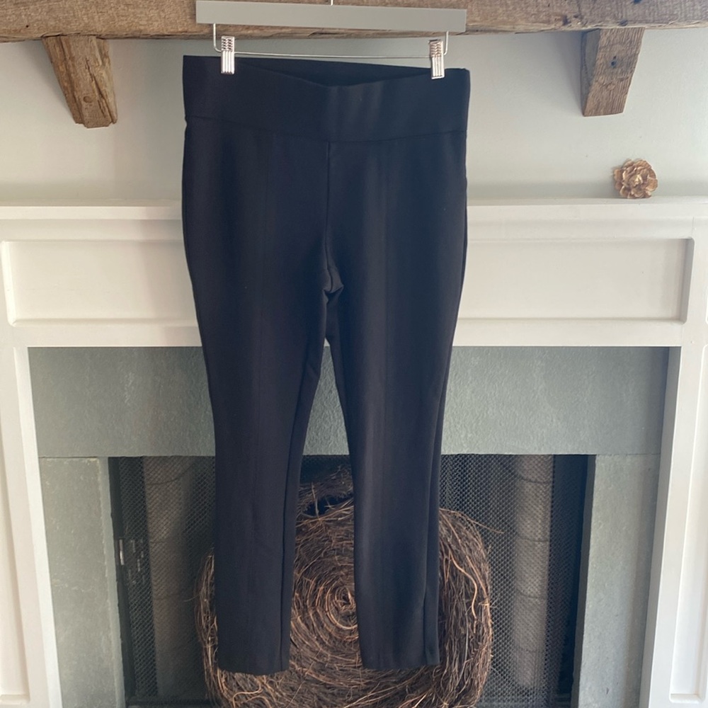 Black quality leggings.
